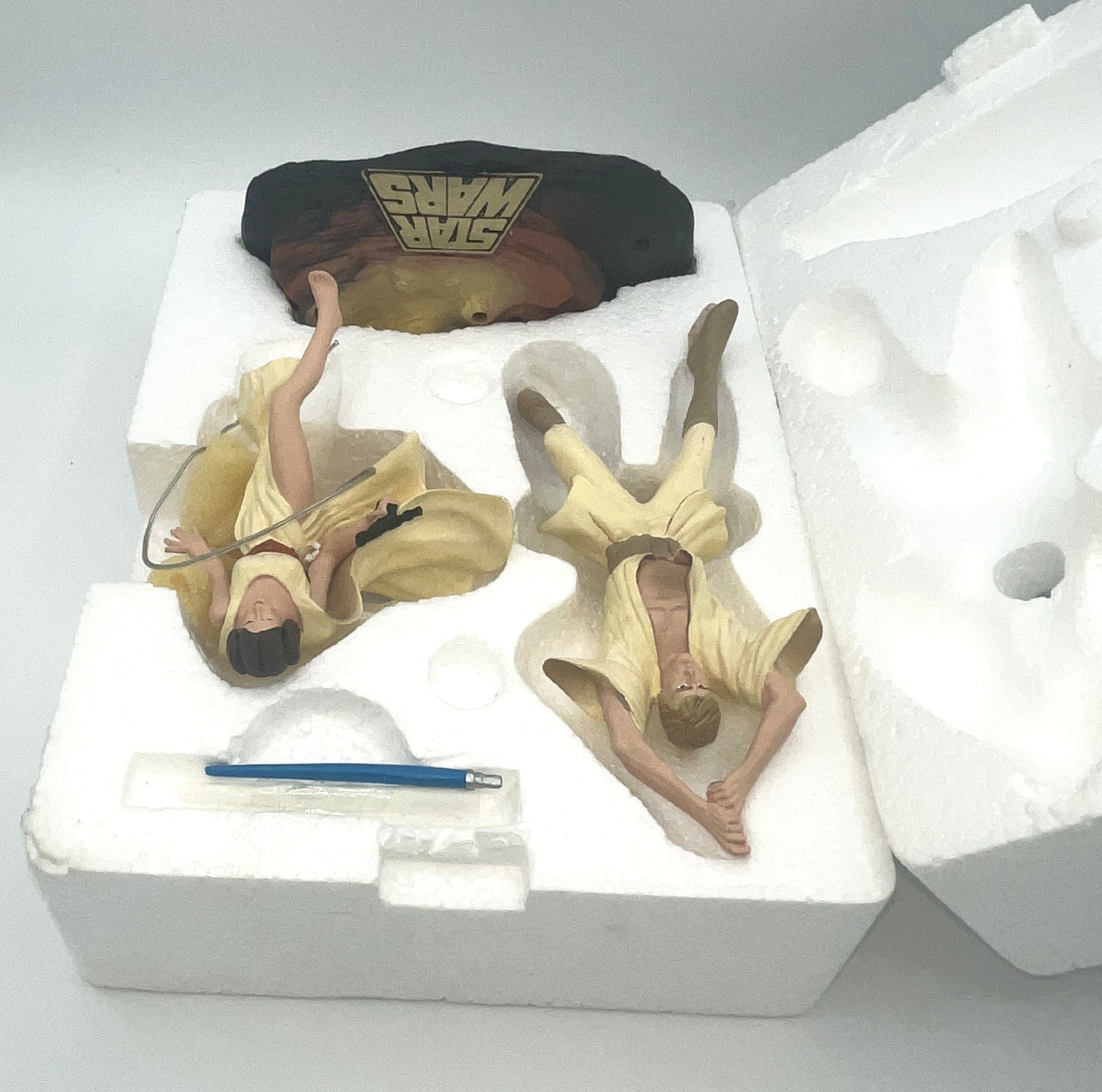 CinemaCast Star Wars 1995 Luke & Leia A New Hope Figurines With Box & COA 2