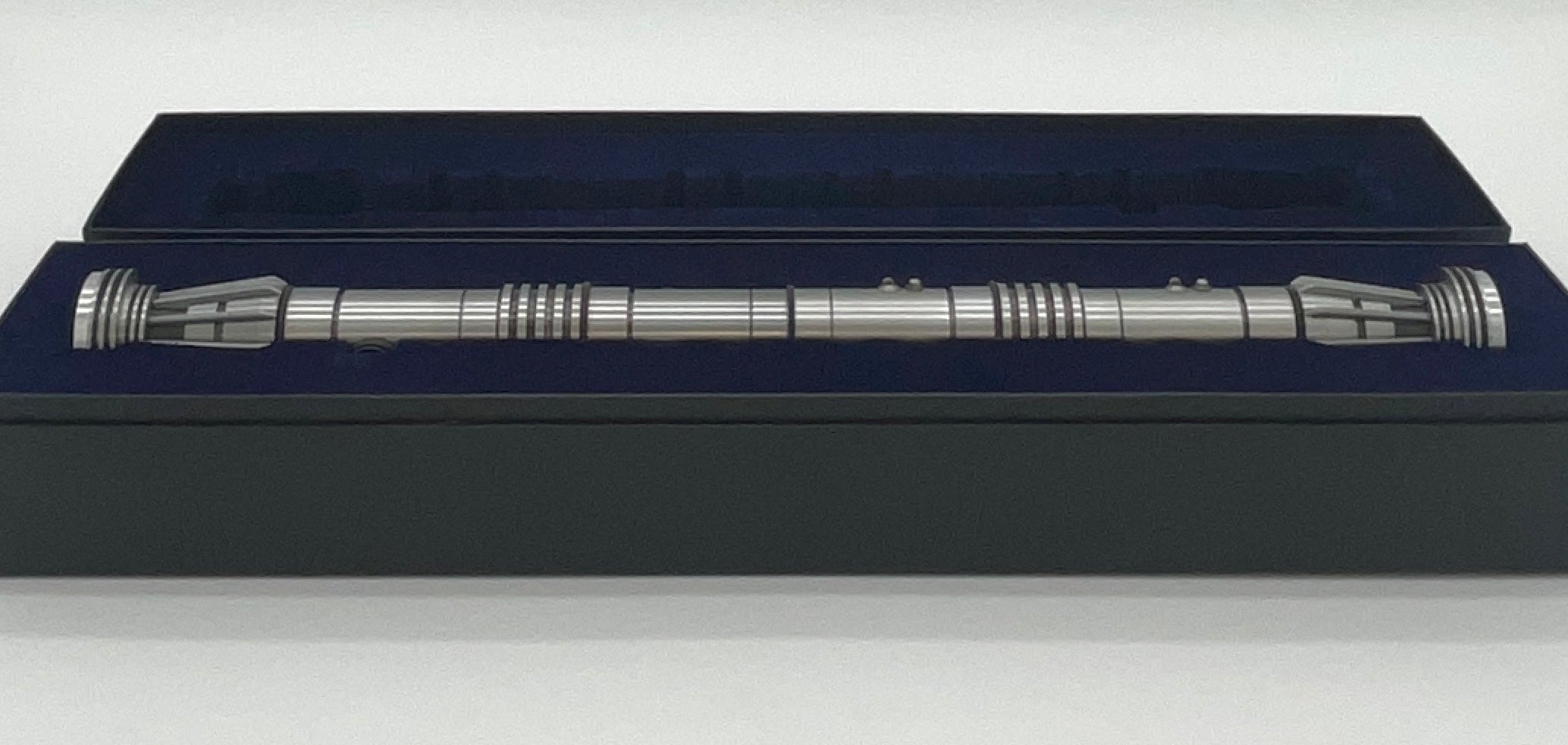 Master Replicas Star Wars Darth Maul Lightsaber 1:1 Prop Replica Limited Edition w COA SW-108